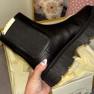 FENDI BOOTS